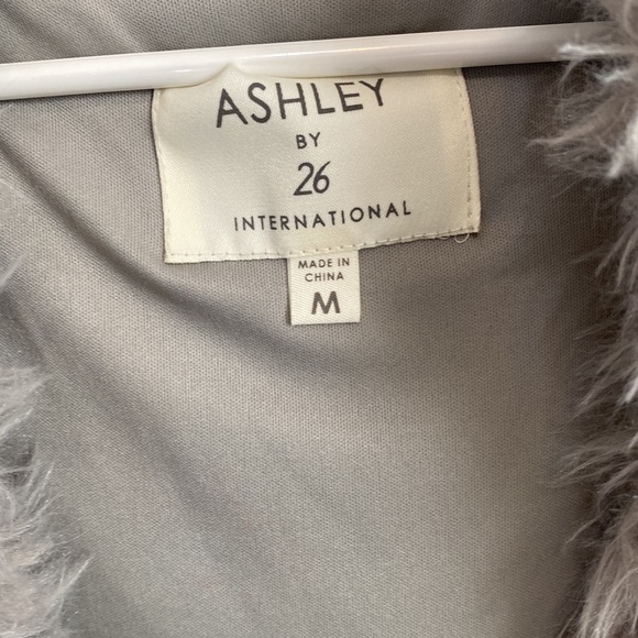 Ashley by 26 Faux Fur Vest - Picture 2 of 6